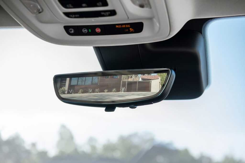2021 Buick Envision interior.