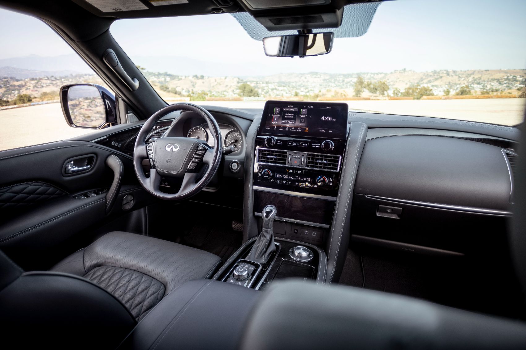 2022 Infiniti QX80 interior layout.