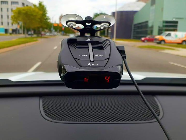 Cobra RAD 380 (Alerting a WSU campus police vehicle)