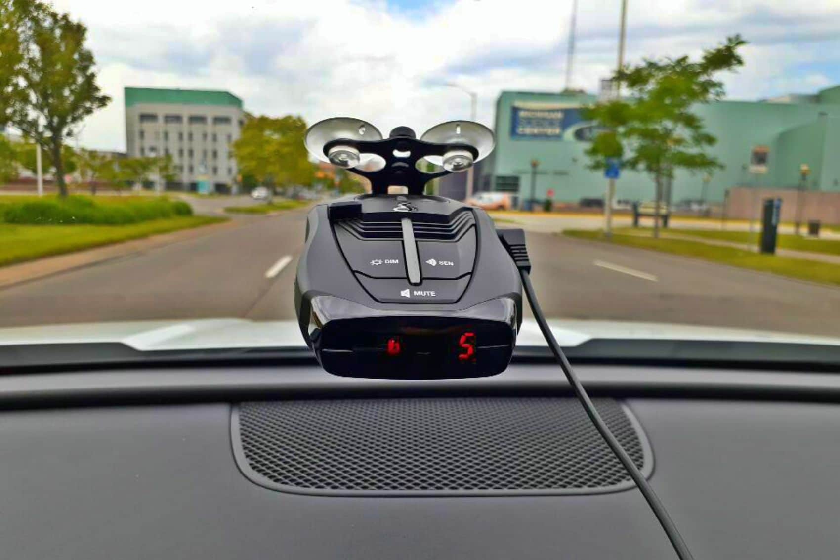 Cobra RAD 380 (Alerting a WSU campus police vehicle)