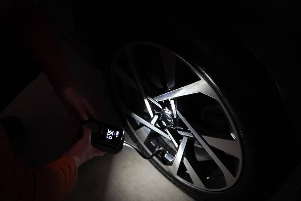 The Fanttik X8 has a built-in LED light for working at night.