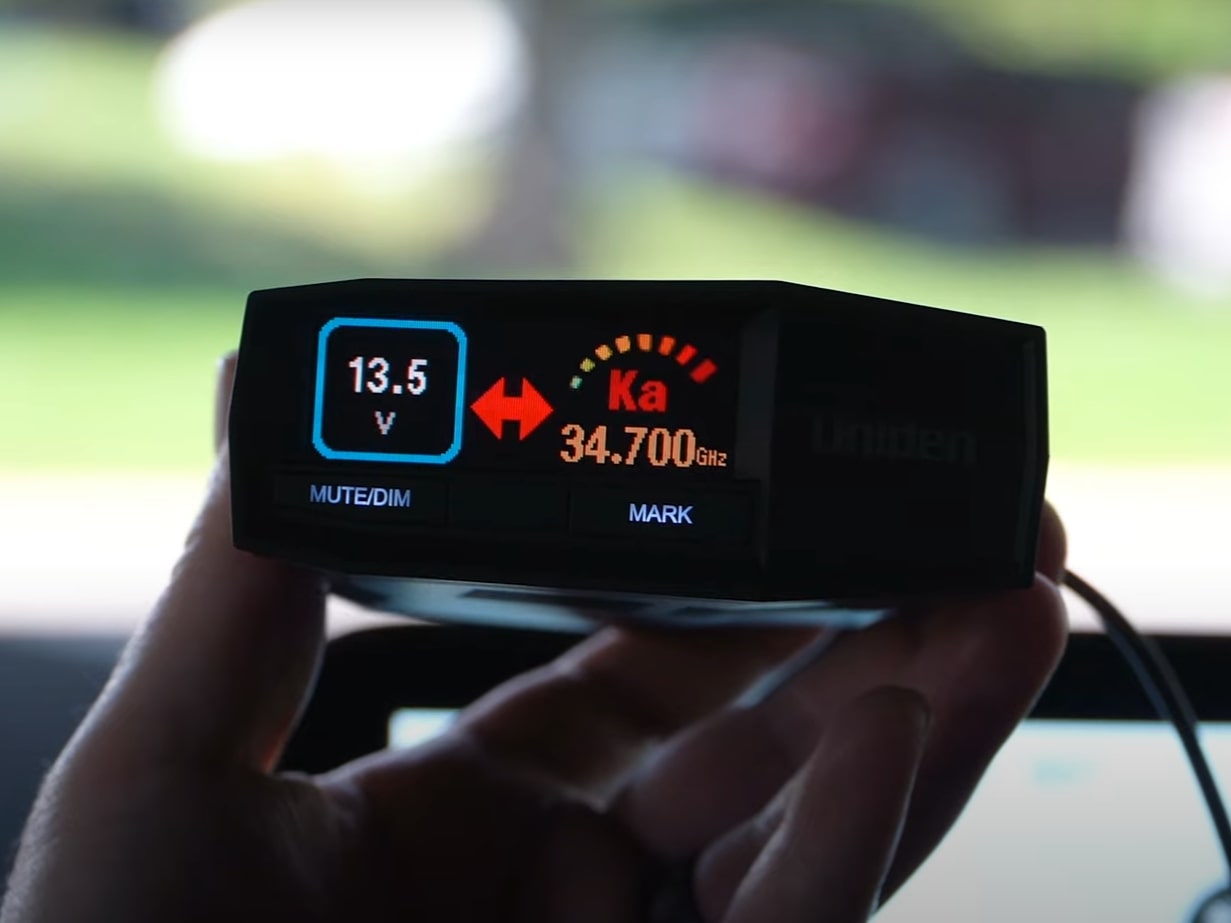 Uniden R8 in Alert Display 2.